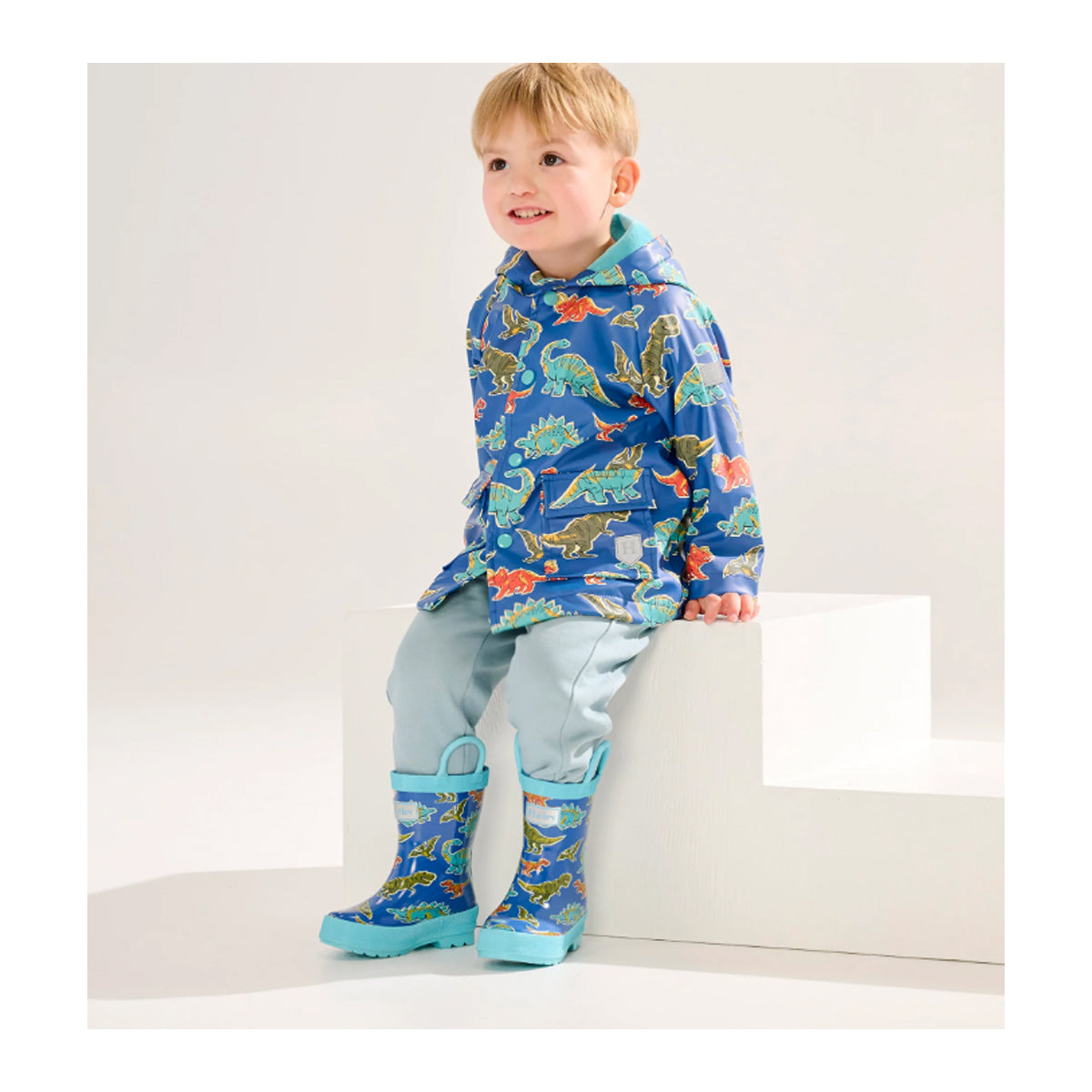 Hatley Regenmantel mit Dinomuster mit Druckern