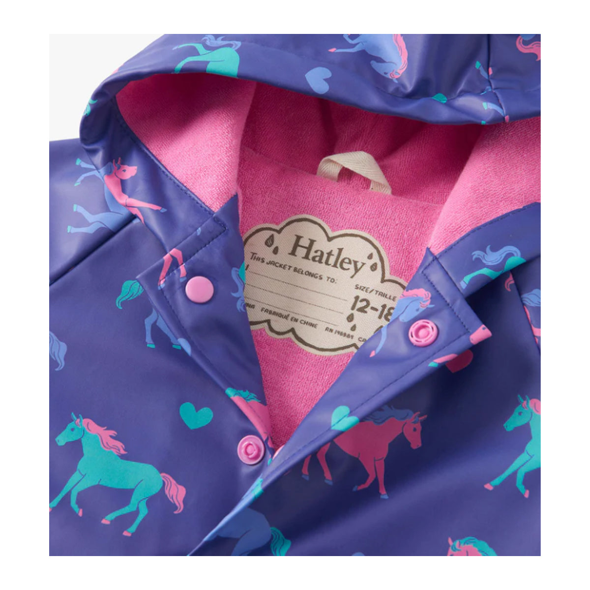 Hatley Regenmantel mit Druckern bläulich-violett mit Pferde- und Herzen
